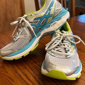 ASICS tennis shoe - size 7 wore twice and excellent condition